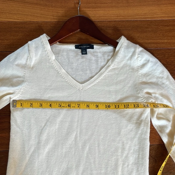 Ann Taylor wool v neck sweater - Picture 7 of 7